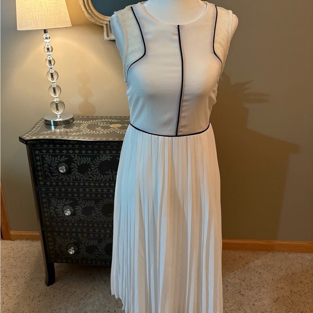 Elegant White Sleeveless Dress with Black Piping